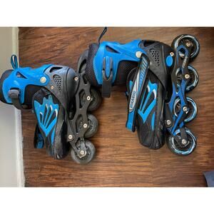 Adjustable kids roller blades